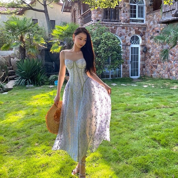 Dresses & Skirts - BNWT Corset floral dress - STUNNING!